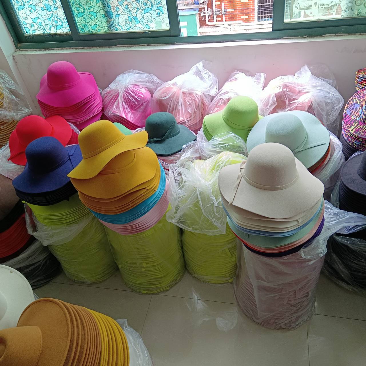 White Dome-shaped Ladies' Hat  - đánh giá và giá Fedora Hat Wool